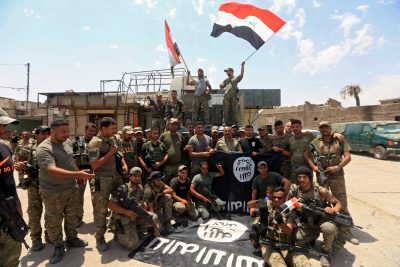 Members of the Emergency Response Division celebrate in the Old City of Mosul, Iraq July 8,2017. REUTERS/ Alaa Al-Marjani