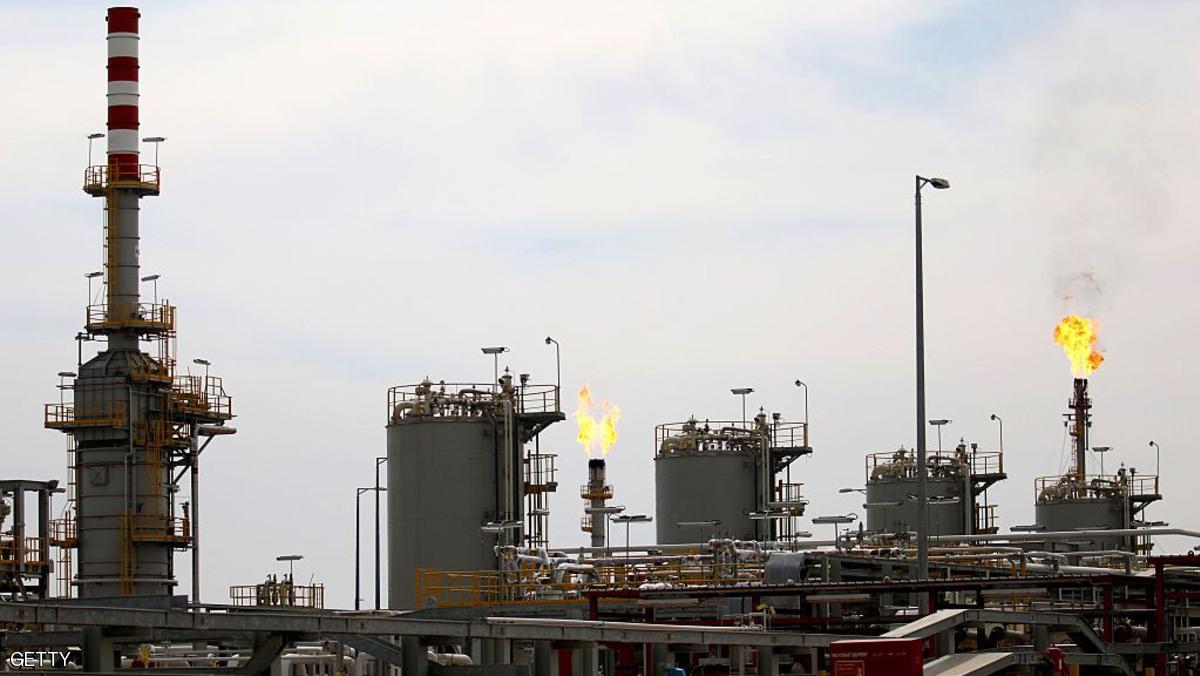 A general view shows excess gas being burnt off at a pipeline in the newly opened section of the oil refinery of Zubair, southwest of Basra in southern Iraq, on March 3, 2016.
Iraq's oil exports and revenue dipped in February compared with the previous month as low global crude prices offered Baghdad no financial respite, a statement said on March 1.
Iraq's federal government exported a total of 93,536,000 barrels of crude last month, which amounts to a lower daily average than January, the oil ministry said. / AFP / HAIDAR MOHAMMED ALI        (Photo credit should read HAIDAR MOHAMMED ALI/AFP/Getty Images)