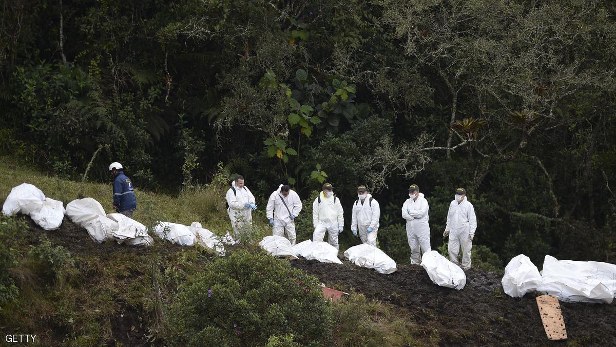 Rescue and forensic teams recover the bodies of victims of the LAMIA airlines charter that crashed in the mountains of Cerro Gordo, municipality of La Union, Colombia, on November 29, 2016 carrying members of the Brazilian football team Chapecoense Real.
A charter plane carrying the Brazilian football team crashed in the mountains in Colombia late Monday, killing as many as 75 people, officials said. / AFP / STR / Raul ARBOLEDA        (Photo credit should read RAUL ARBOLEDA/AFP/Getty Images)